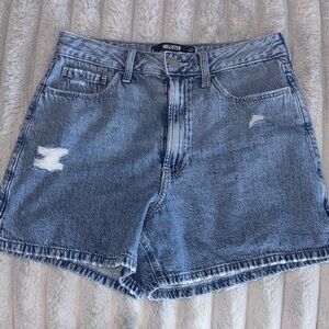 Hollister Women's Light Blue Ultra High Rise  90s Jean Shorts Size 4 😊